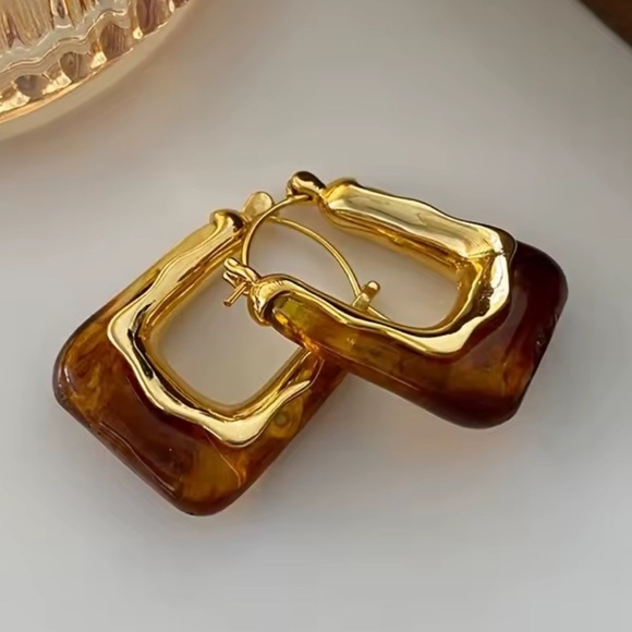 Minimalist Brown Gold Earrings - Picture 2 of 5